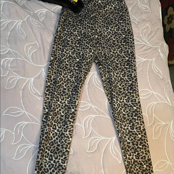 American Eagle Leopard Print Leggings 